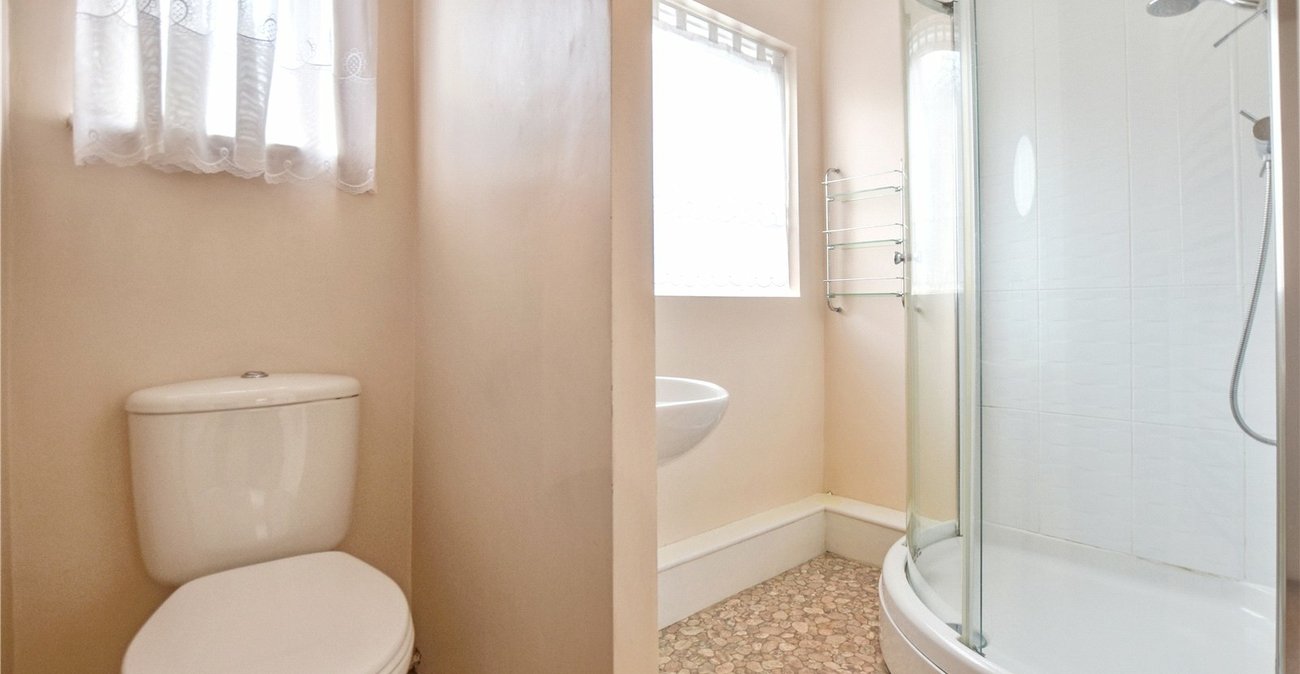 3 bedroom bungalow for sale in Dartford | Robinson Jackson