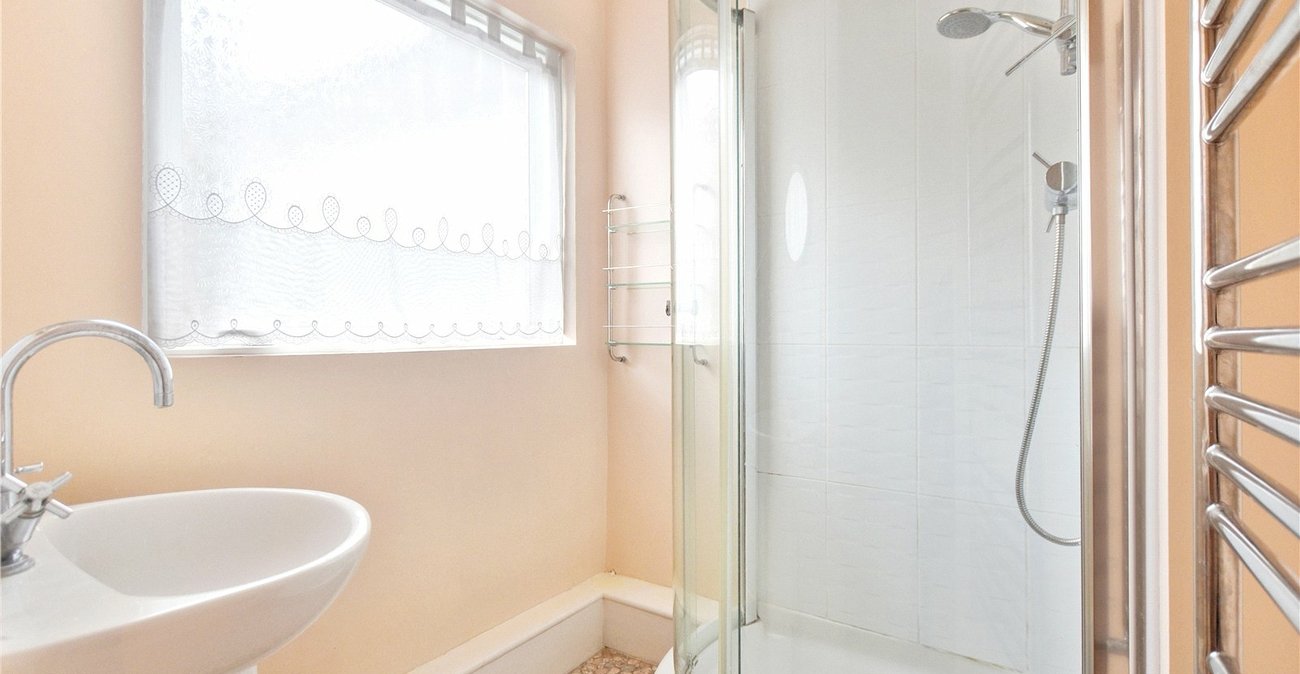 3 bedroom bungalow for sale in Dartford | Robinson Jackson