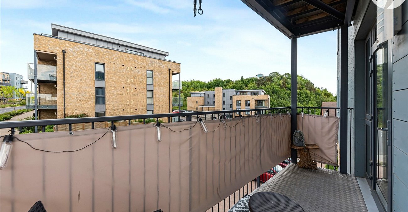2 bedroom property for sale in Castle Hill | Robinson Jackson