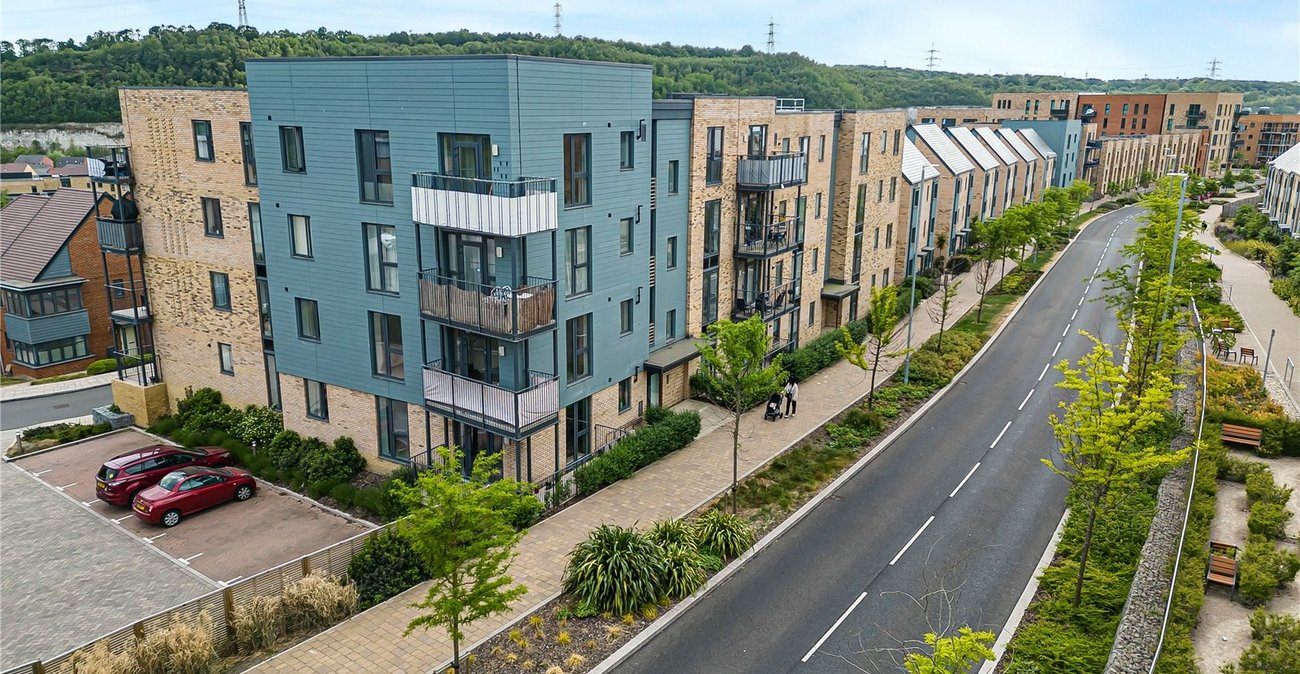 2 bedroom property for sale in Castle Hill | Robinson Jackson