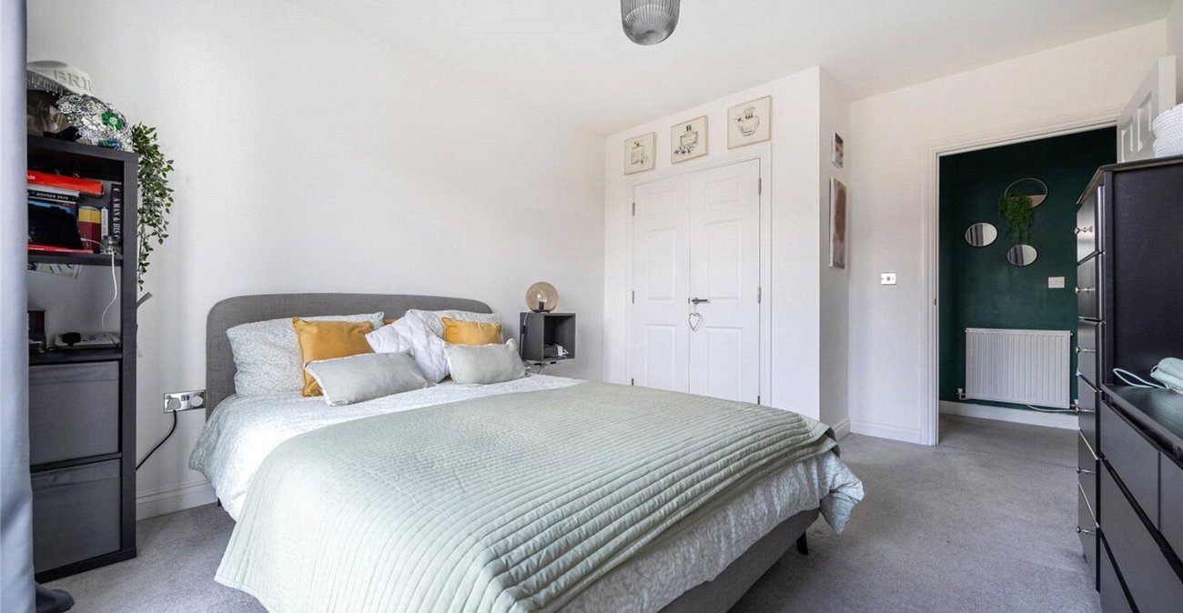 2 bedroom property for sale in Castle Hill | Robinson Jackson