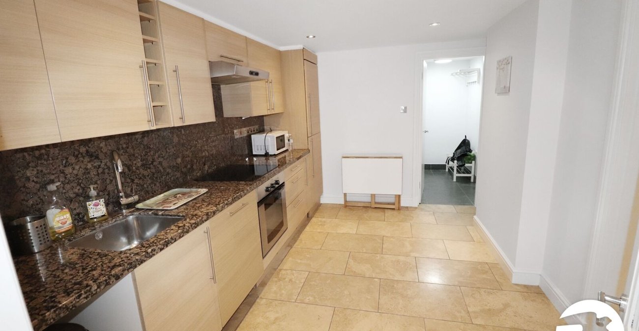 4 bedroom property for sale in Belvedere | Robinson Jackson