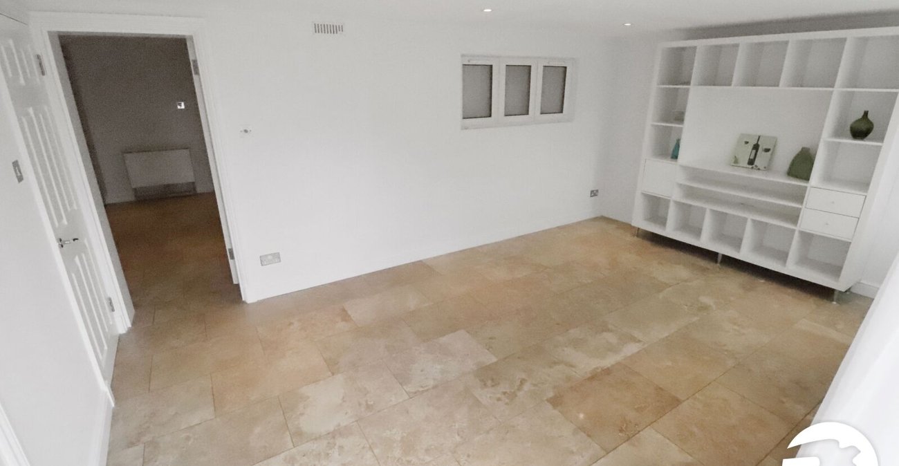 4 bedroom property for sale in Belvedere | Robinson Jackson