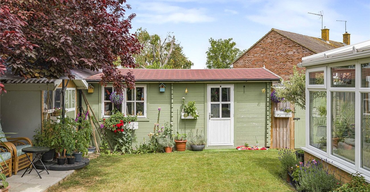 2 bedroom bungalow for sale in Cliffe | Robinson Michael & Jackson