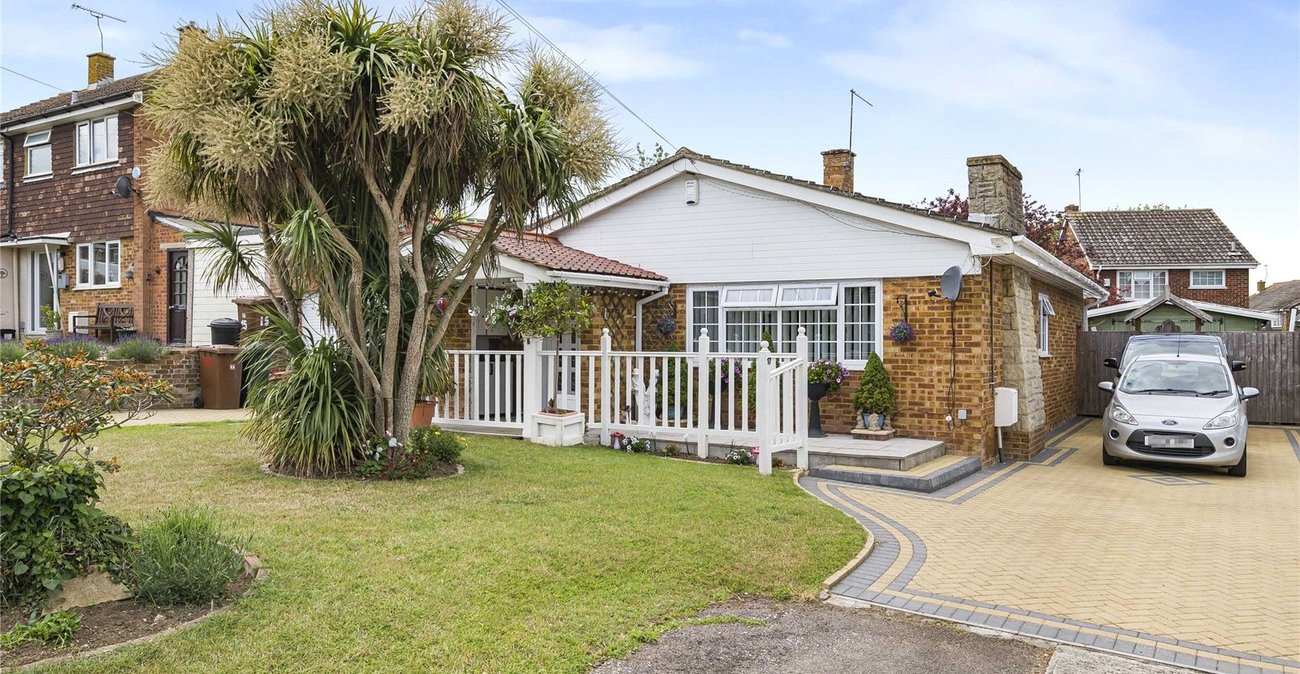 2 bedroom bungalow for sale in Cliffe | Robinson Michael & Jackson