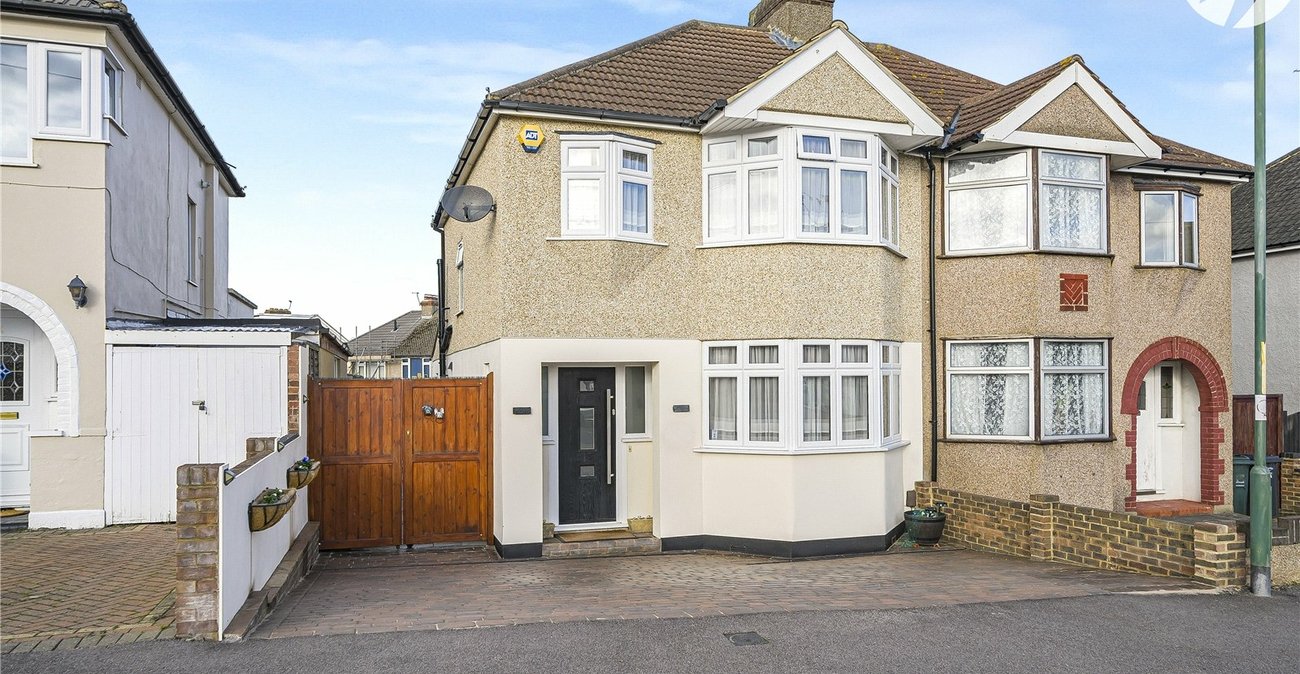 3 bedroom house for sale in West Dartford | Robinson Jackson