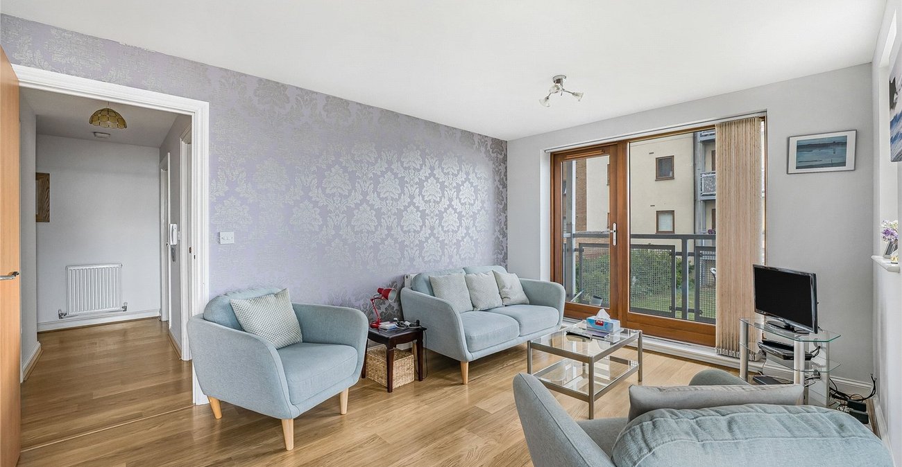 2 bedroom property for sale in Greenhithe | Robinson Jackson
