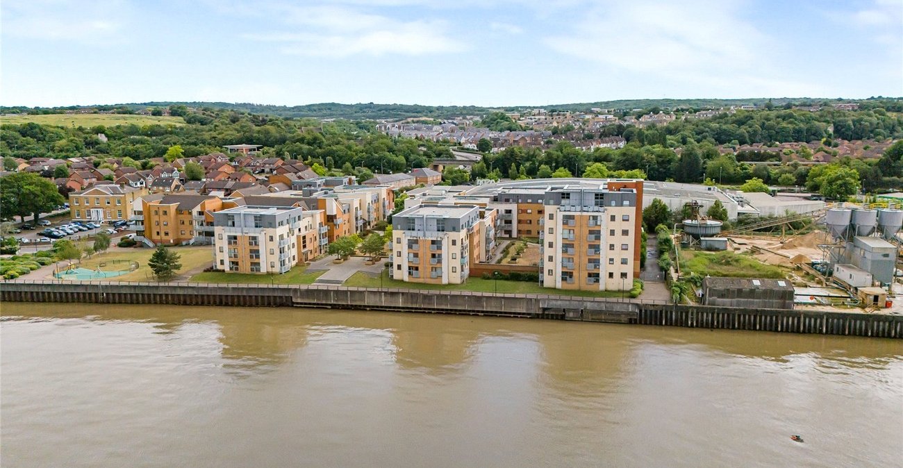 2 bedroom property for sale in Greenhithe | Robinson Jackson