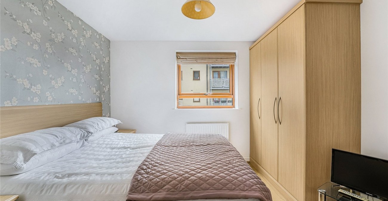 2 bedroom property for sale in Greenhithe | Robinson Jackson