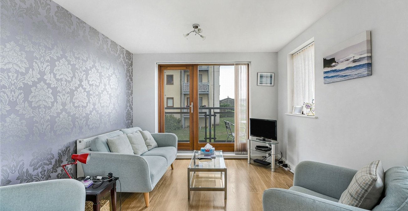 2 bedroom property for sale in Greenhithe | Robinson Jackson