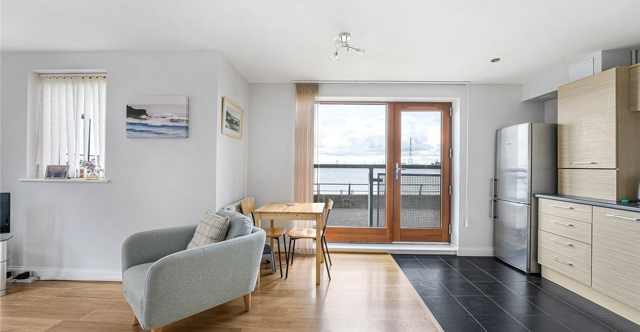 2 bedroom property for sale in Greenhithe | Robinson Jackson