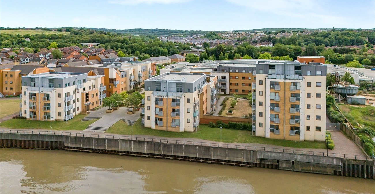 2 bedroom property for sale in Greenhithe | Robinson Jackson