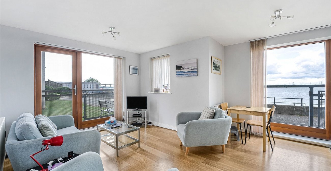 2 bedroom property for sale in Greenhithe | Robinson Jackson