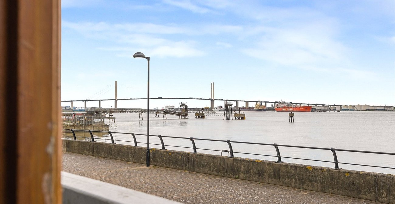 2 bedroom property for sale in Greenhithe | Robinson Jackson