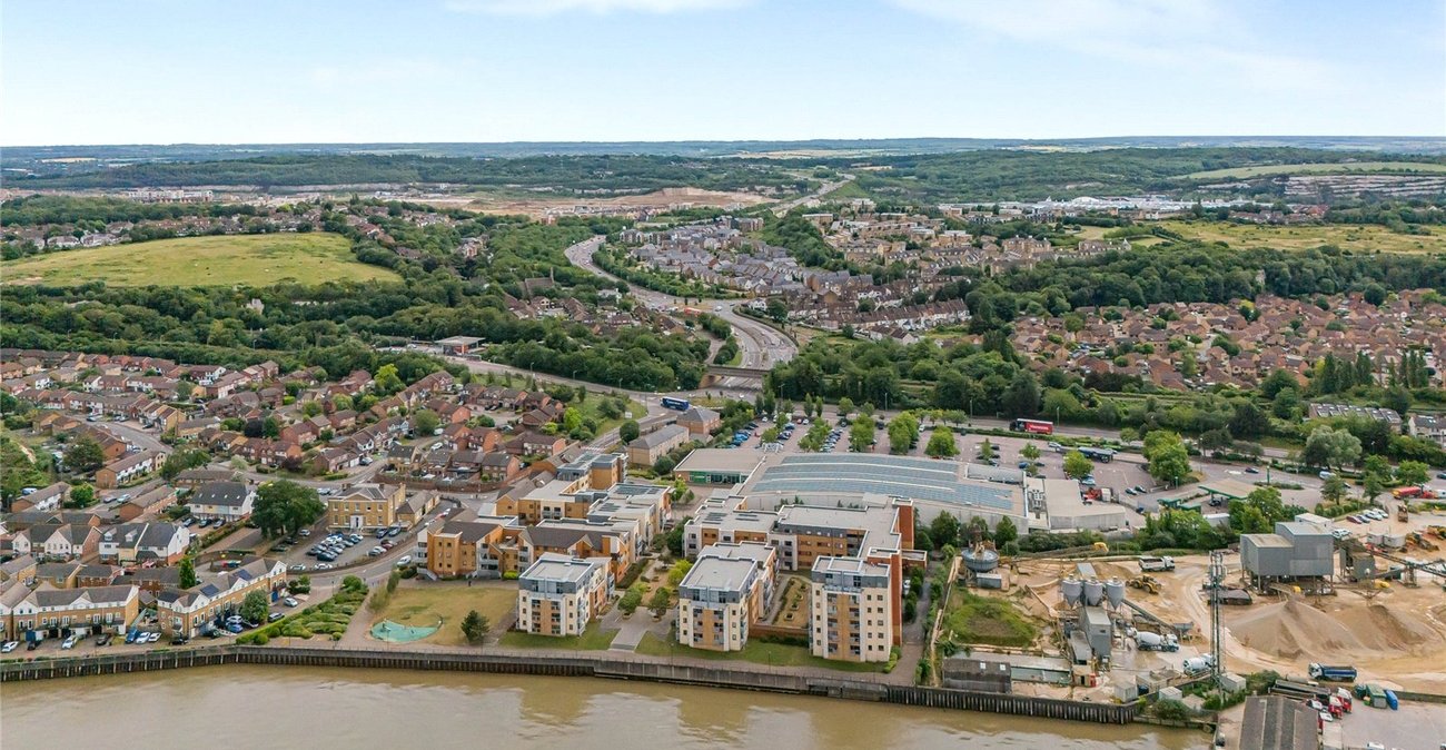 2 bedroom property for sale in Greenhithe | Robinson Jackson