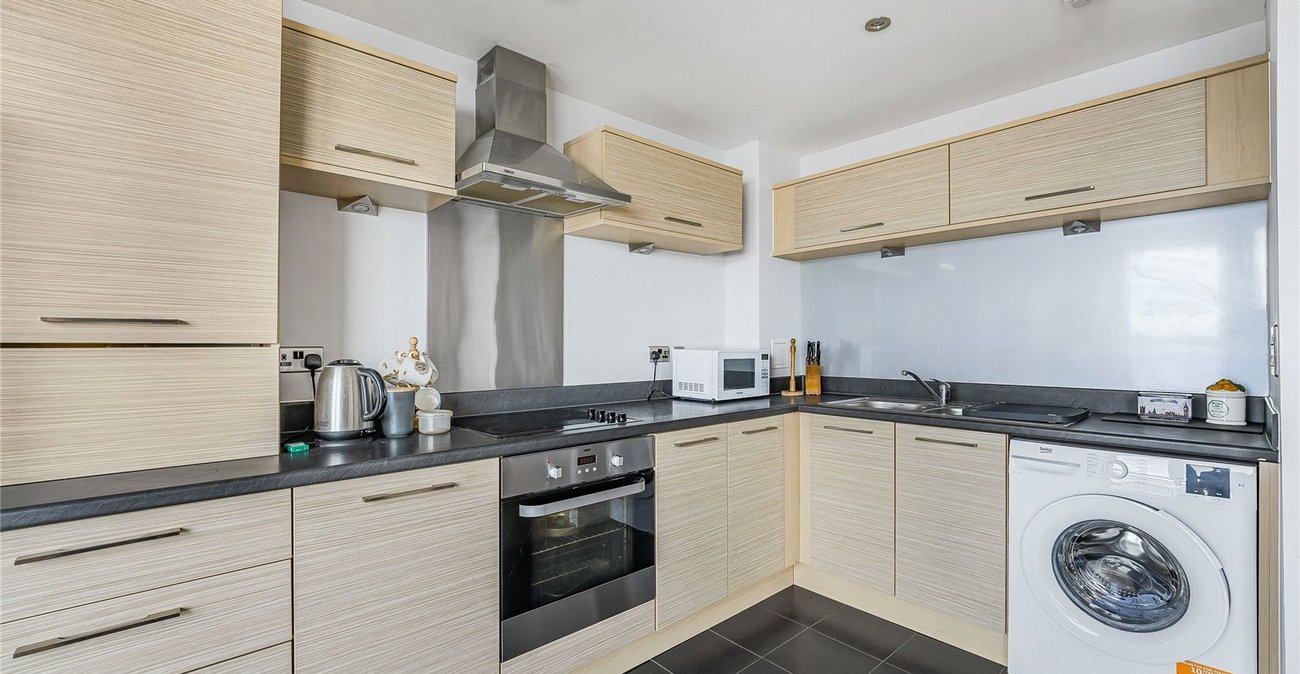 2 bedroom property for sale in Greenhithe | Robinson Jackson