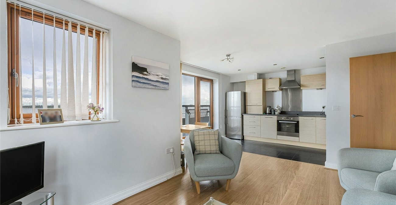 2 bedroom property for sale in Greenhithe | Robinson Jackson