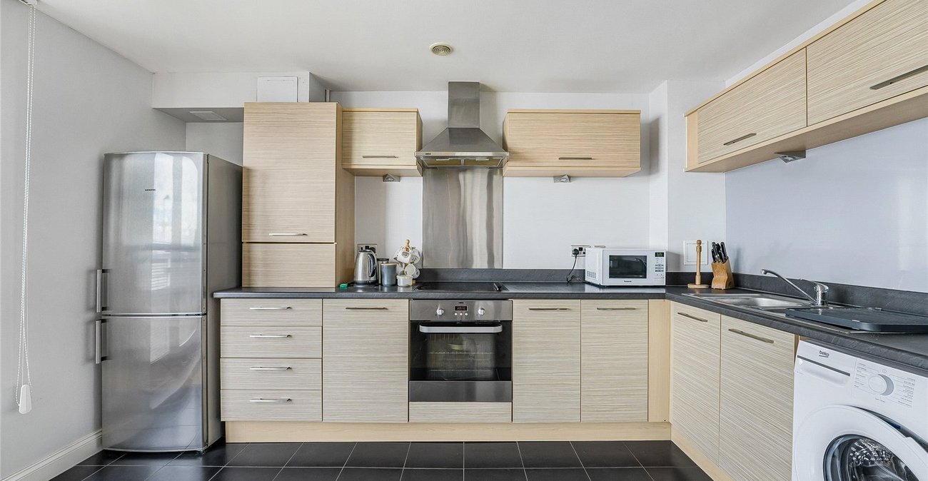 2 bedroom property for sale in Greenhithe | Robinson Jackson