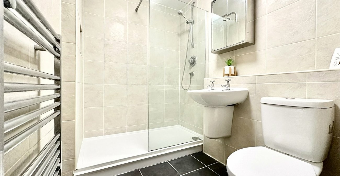 1 bedroom property for sale in Greenhithe | Robinson Jackson