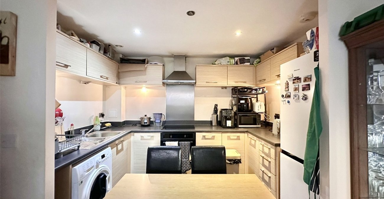 2 bedroom property for sale in Greenhithe | Robinson Jackson