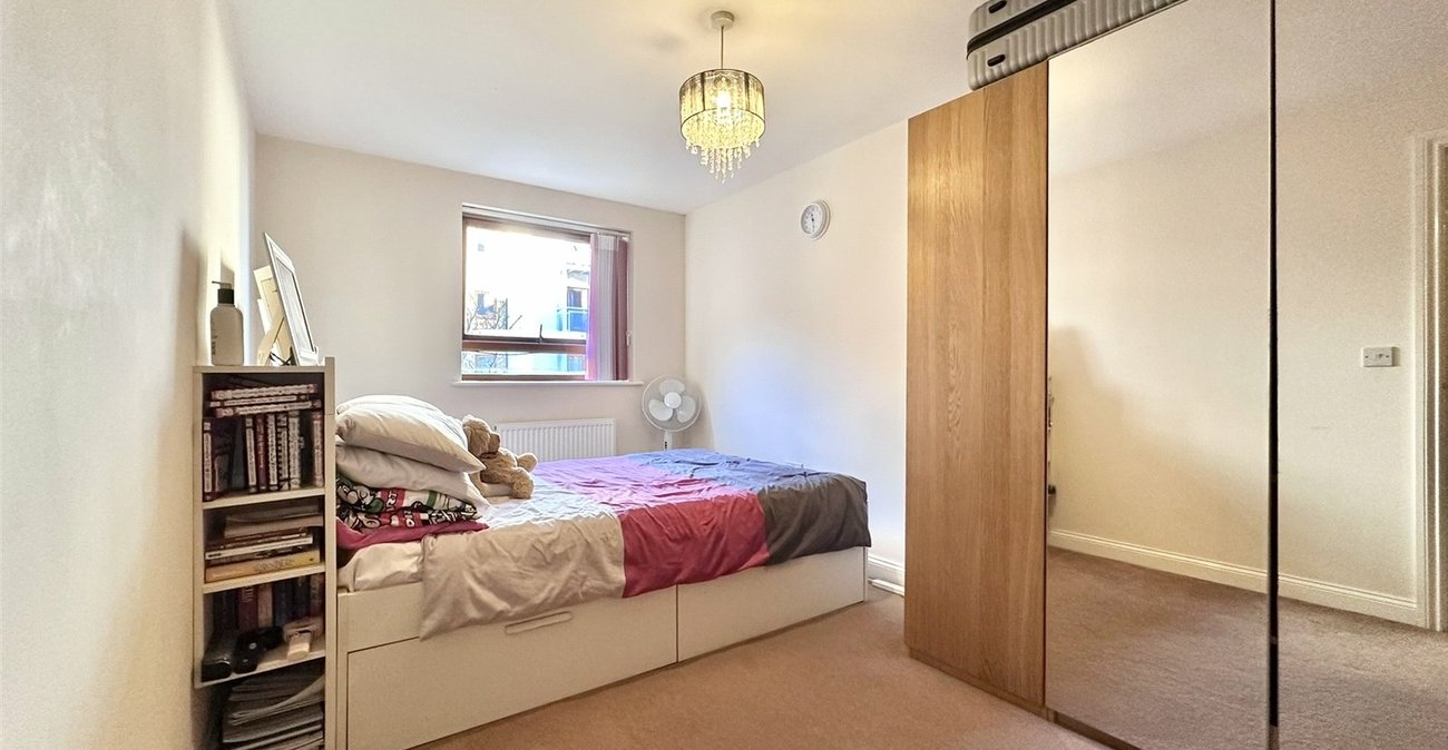 2 bedroom property for sale in Greenhithe | Robinson Jackson