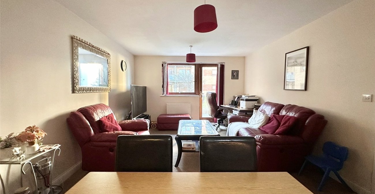 2 bedroom property for sale in Greenhithe | Robinson Jackson