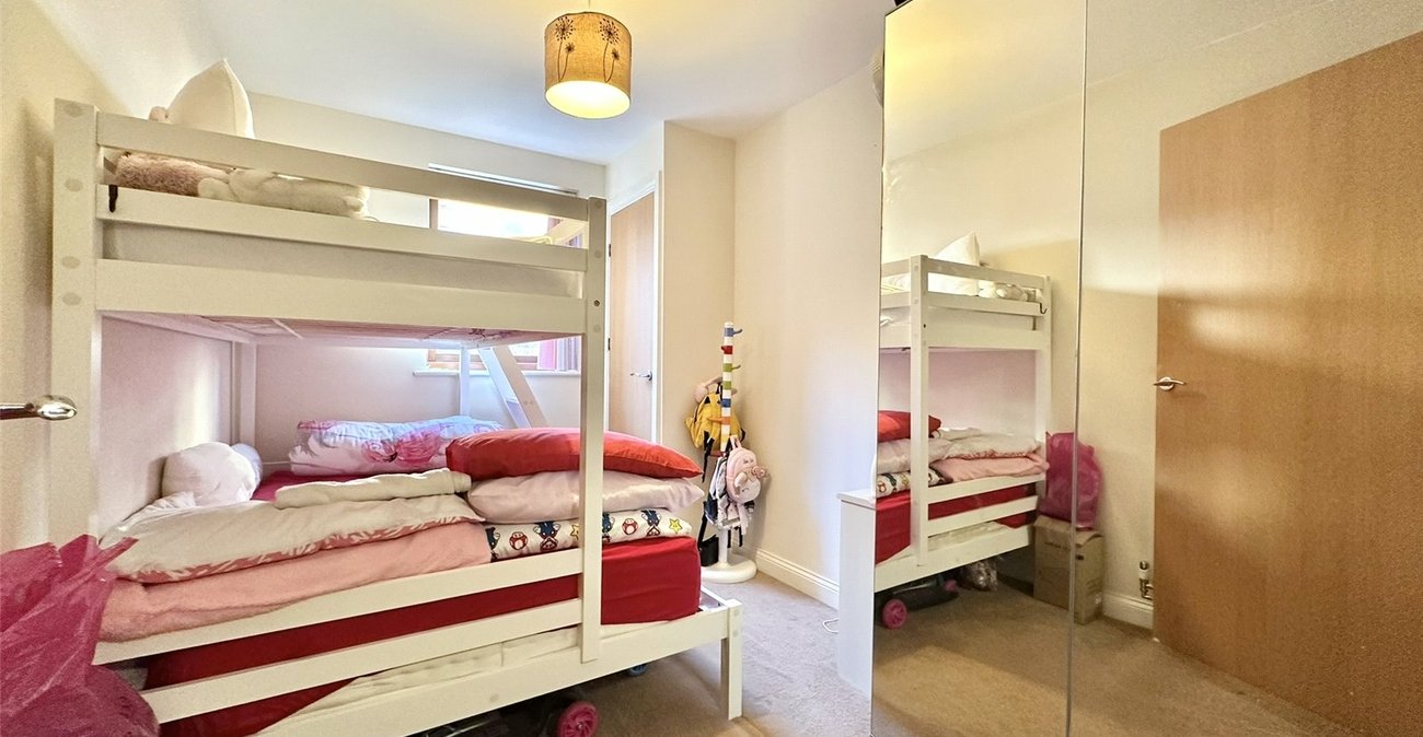 2 bedroom property for sale in Greenhithe | Robinson Jackson