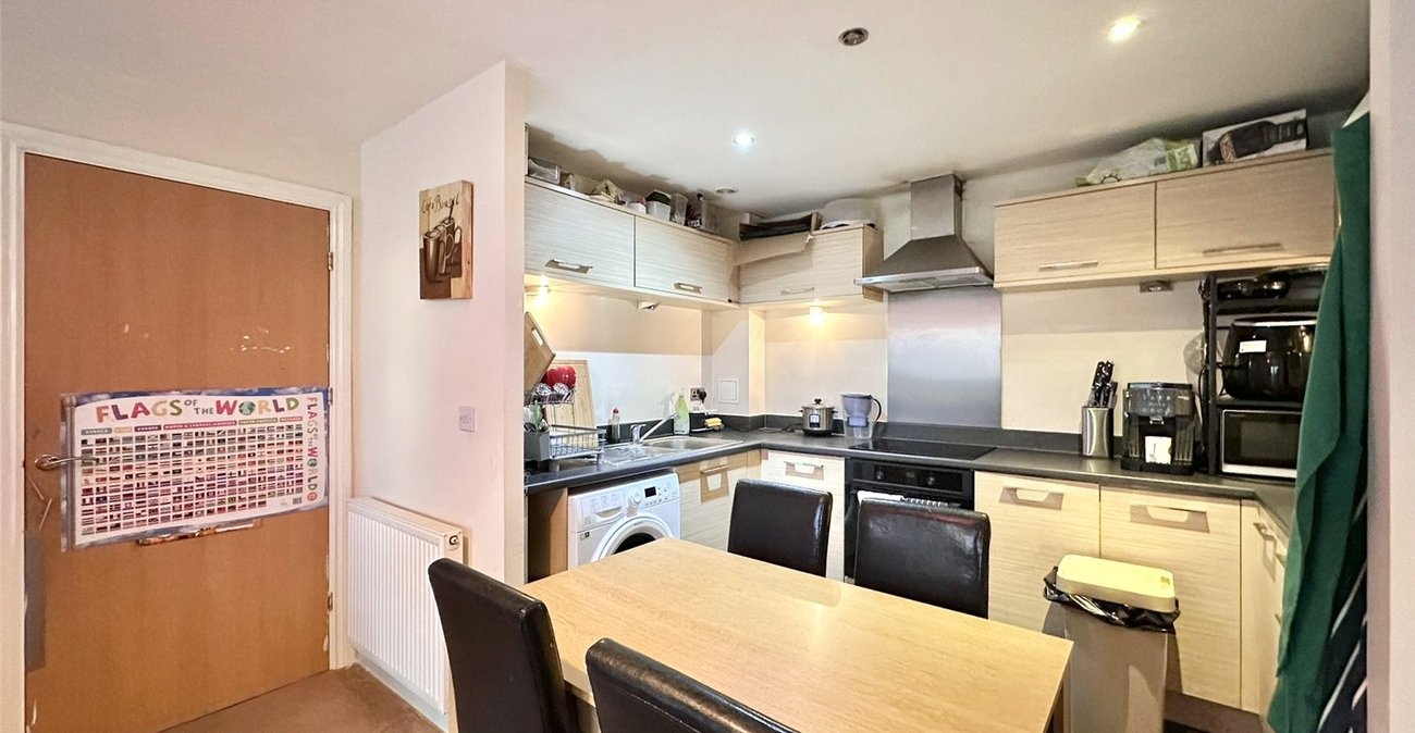 2 bedroom property for sale in Greenhithe | Robinson Jackson