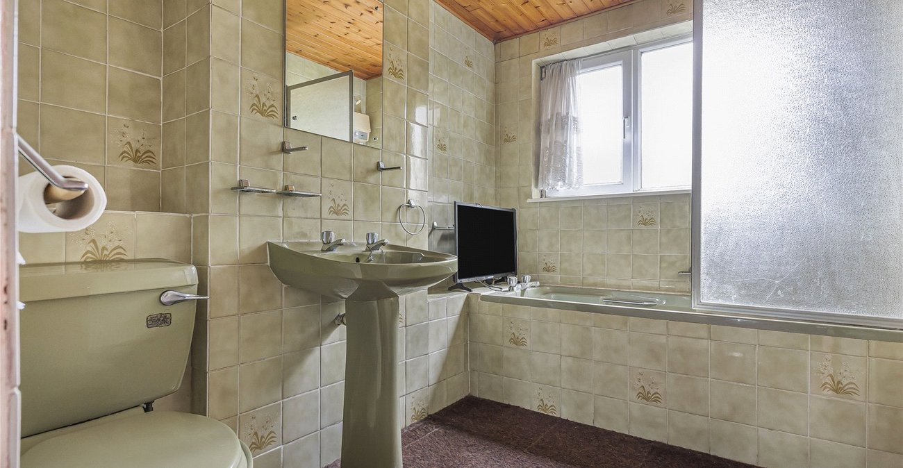 3 bedroom property for sale in Rochester | Robinson Michael & Jackson