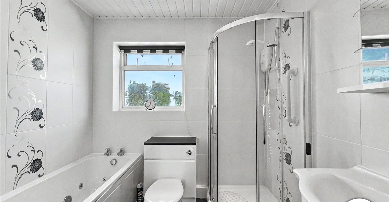 1 bedroom bungalow for sale in Sittingbourne | Robinson Michael & Jackson