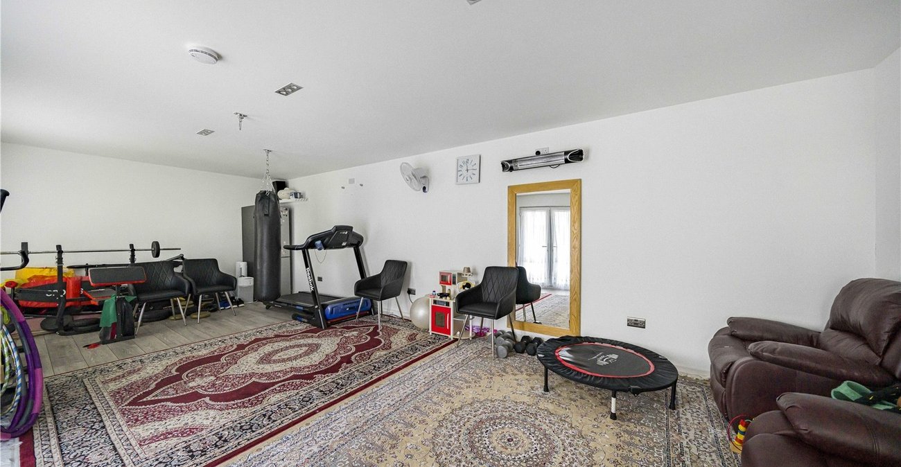 5 bedroom house for sale in South Welling | Robinson Jackson