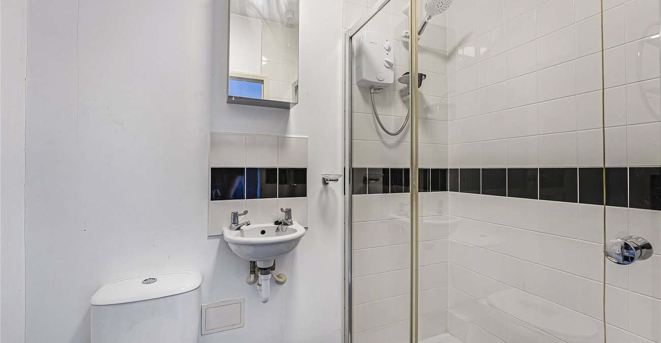 5 bedroom house for sale in Welling | Robinson Jackson