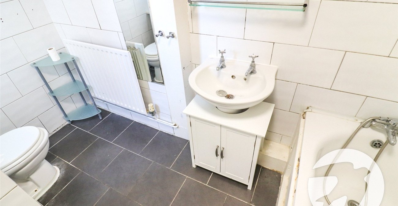 3 bedroom house for sale in Erith | Robinson Jackson