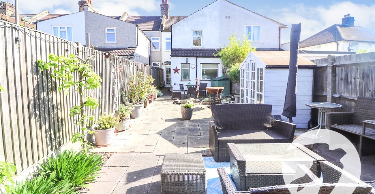 3 bedroom house for sale in Erith | Robinson Jackson