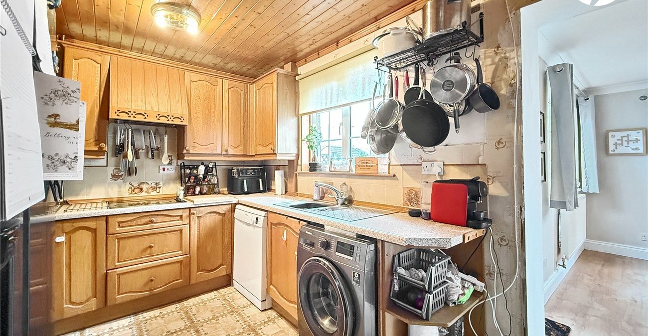 3 bedroom bungalow for sale in Hextable | Robinson Jackson