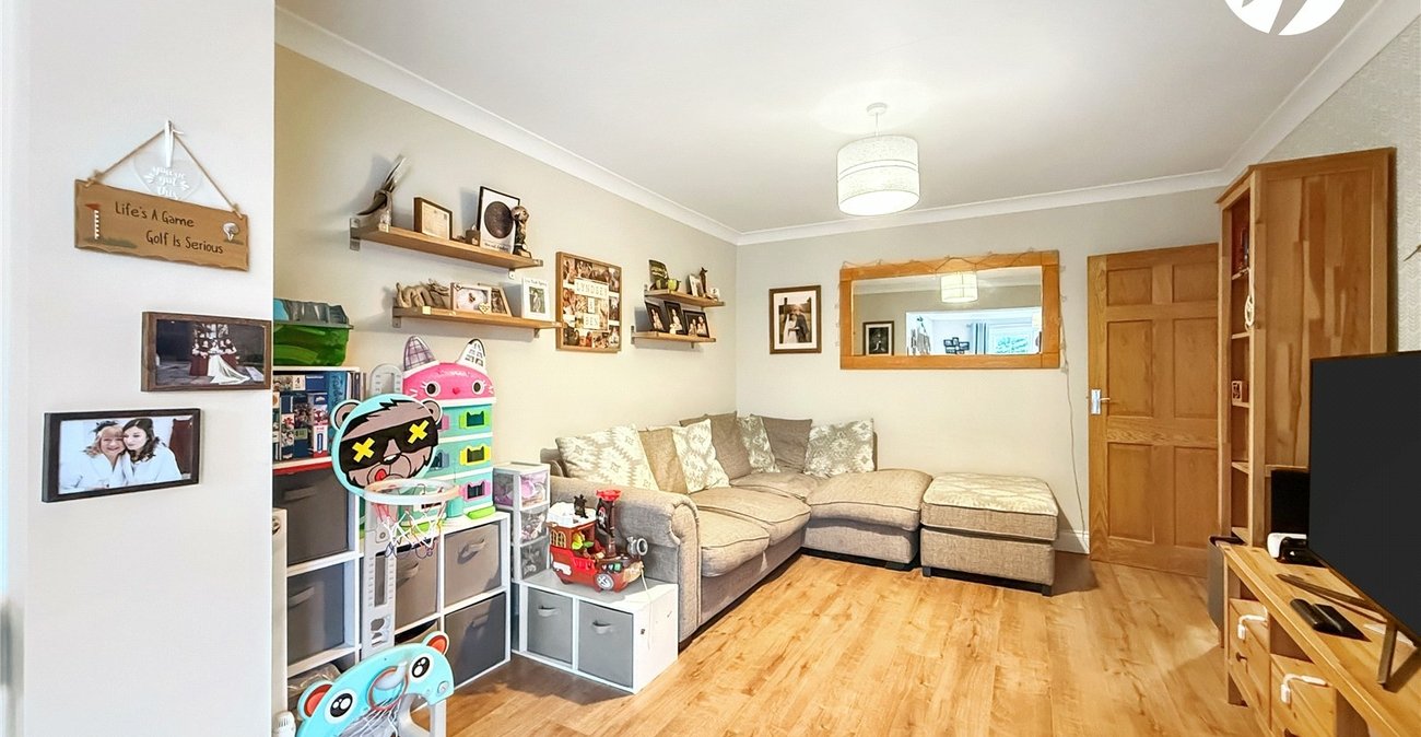 3 bedroom bungalow for sale in Hextable | Robinson Jackson