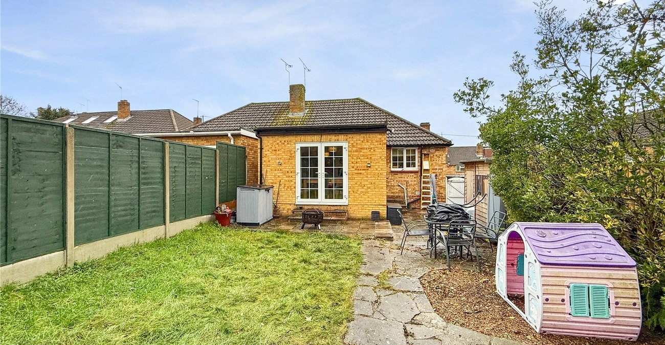 3 bedroom bungalow for sale in Hextable | Robinson Jackson