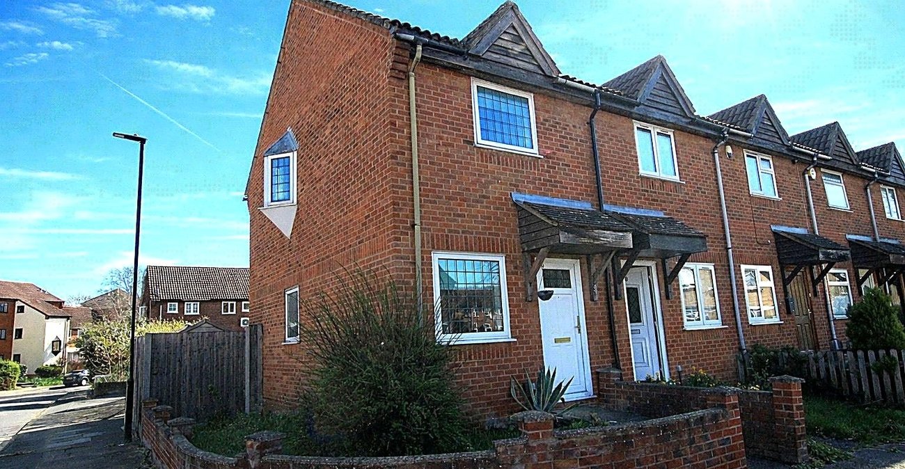 2 bedroom house for sale in Thamesmead | Robinson Jackson