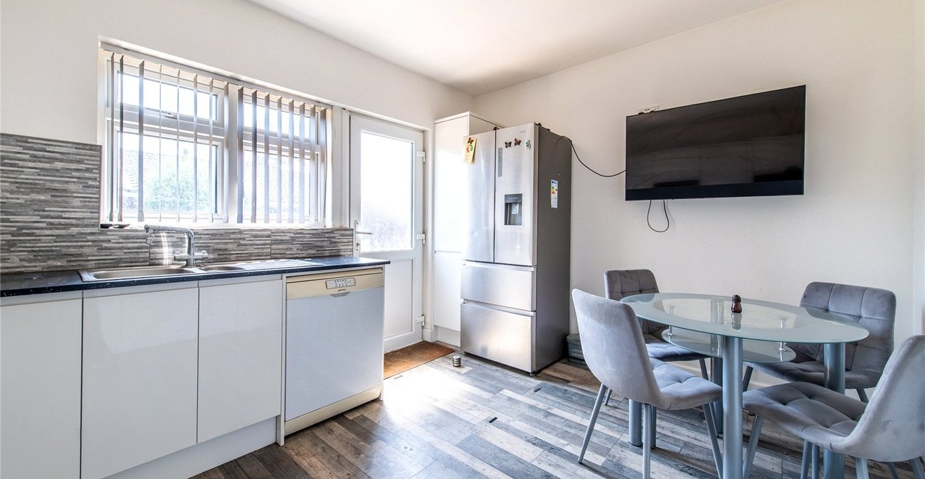2 bedroom bungalow for sale in Leysdown-on-Sea | Robinson Michael & Jackson