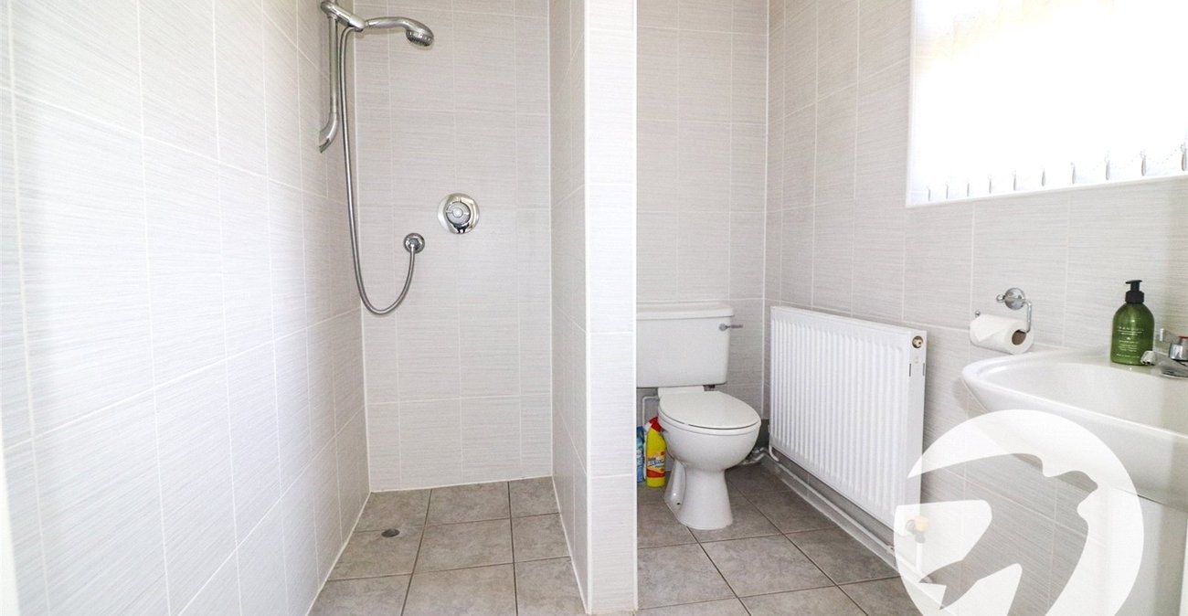 2 bedroom bungalow for sale in Erith | Robinson Jackson