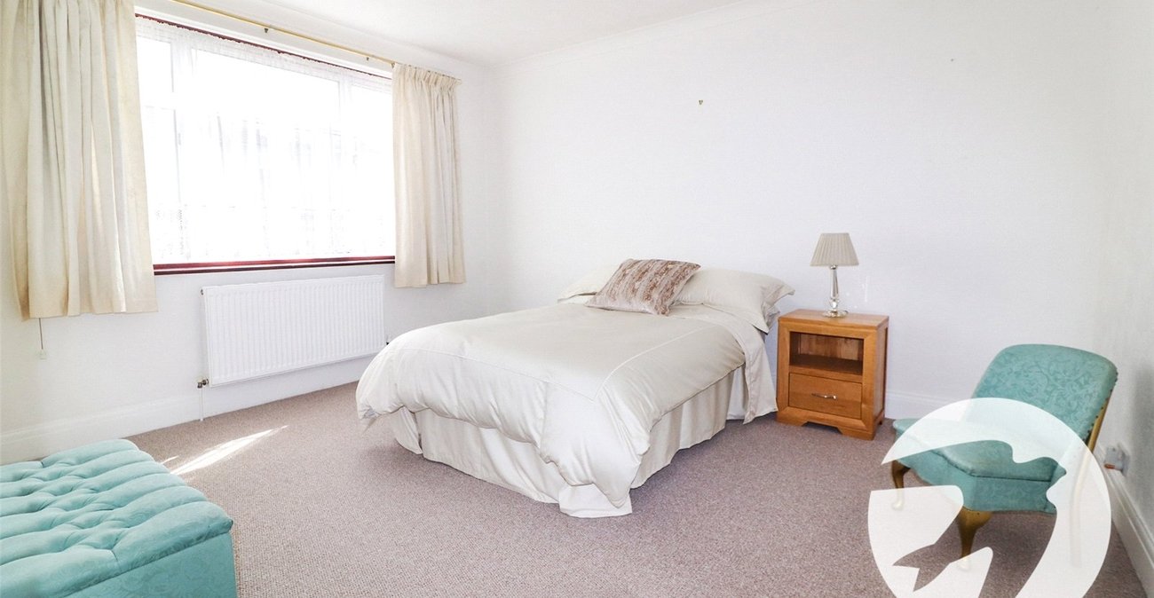 2 bedroom bungalow for sale in Erith | Robinson Jackson