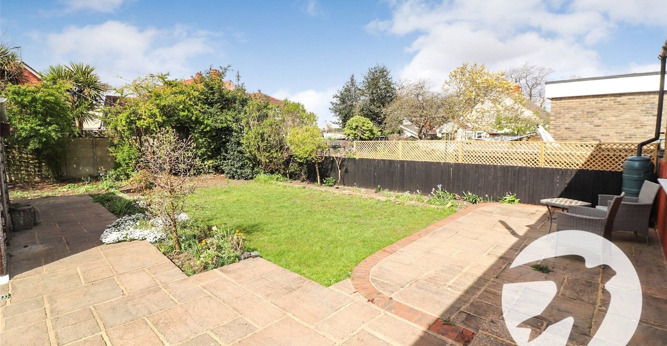 2 bedroom bungalow for sale in Erith | Robinson Jackson