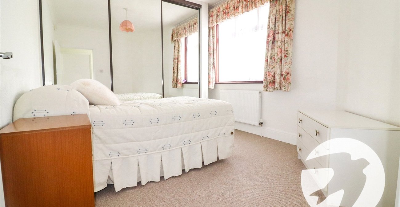 2 bedroom bungalow for sale in Erith | Robinson Jackson