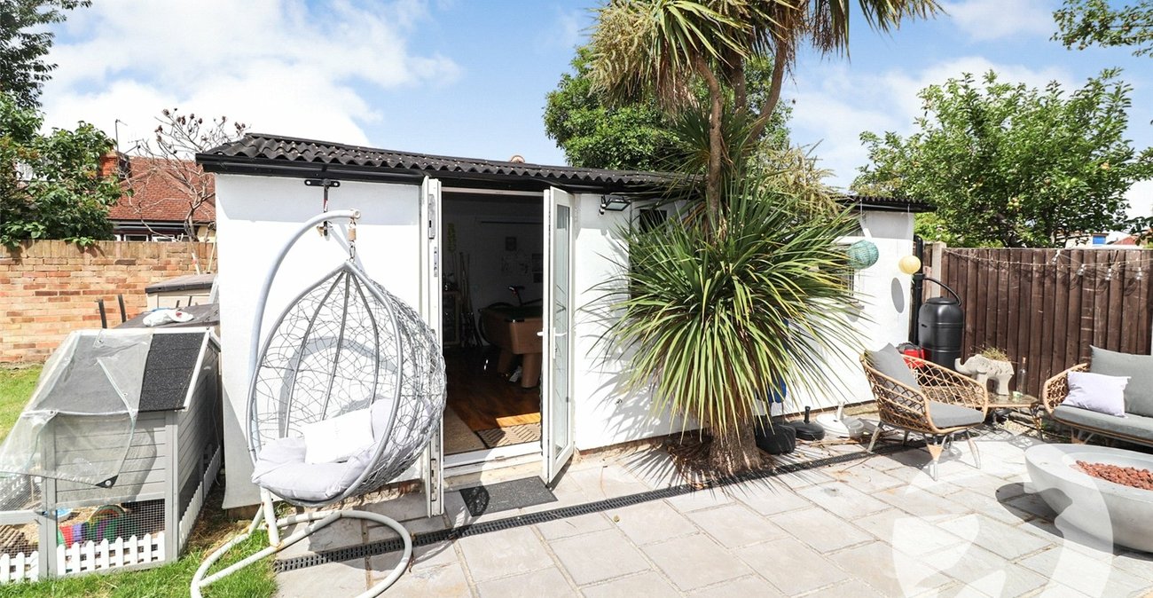 4 bedroom bungalow for sale in Northumberland Heath | Robinson Jackson