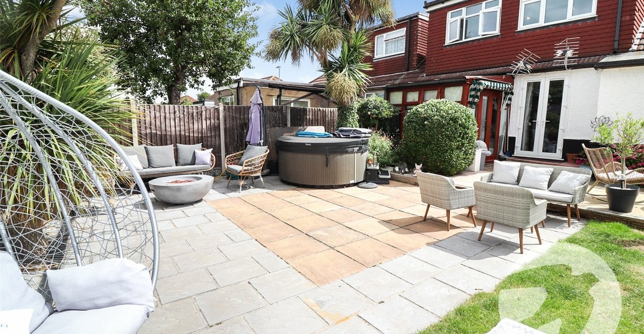 4 bedroom bungalow for sale in Northumberland Heath | Robinson Jackson