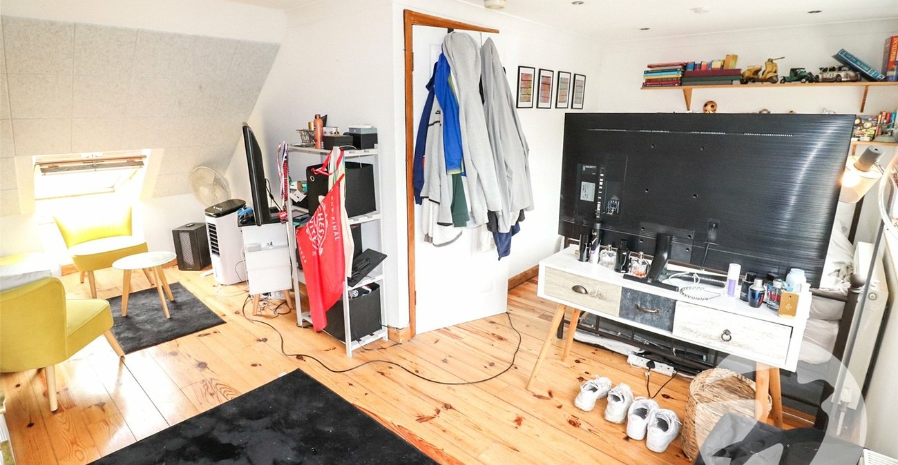 4 bedroom bungalow for sale in Northumberland Heath | Robinson Jackson