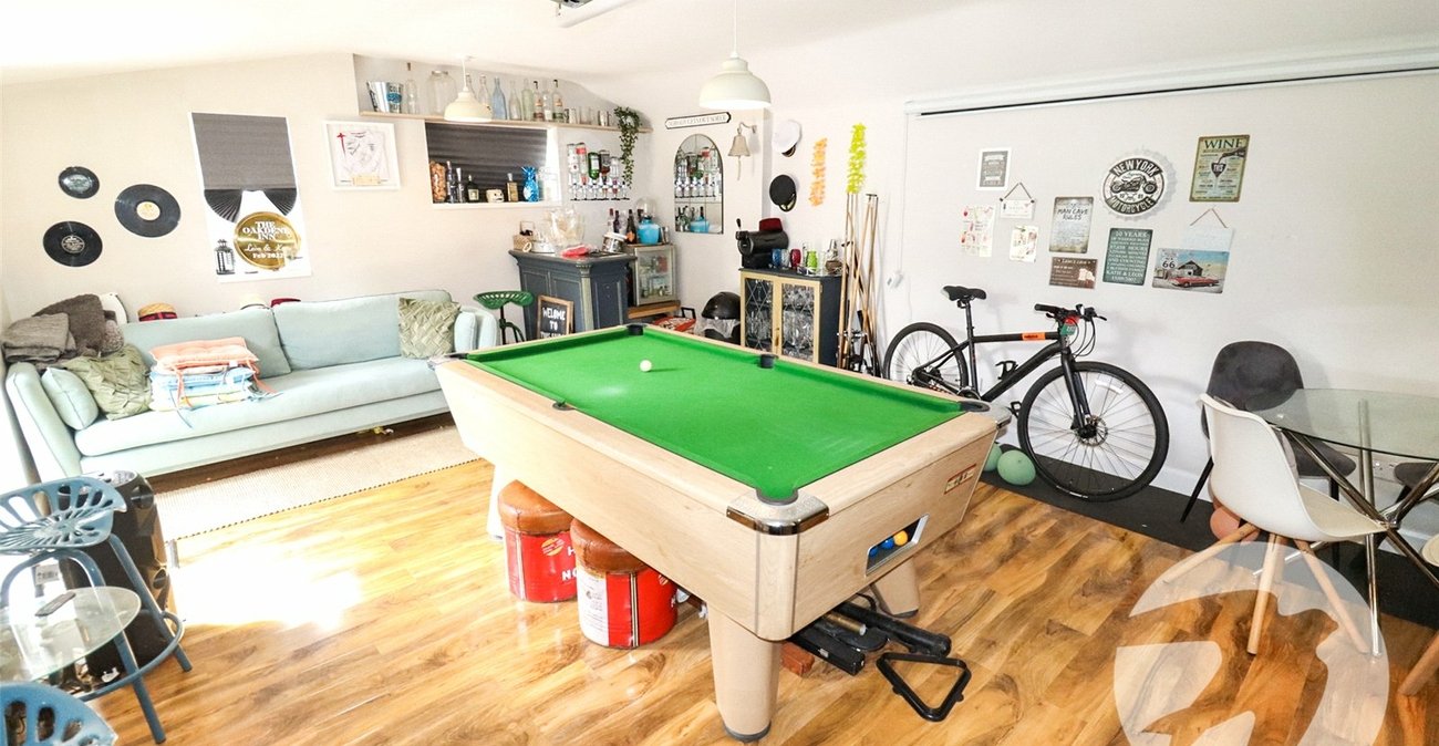 4 bedroom bungalow for sale in Northumberland Heath | Robinson Jackson