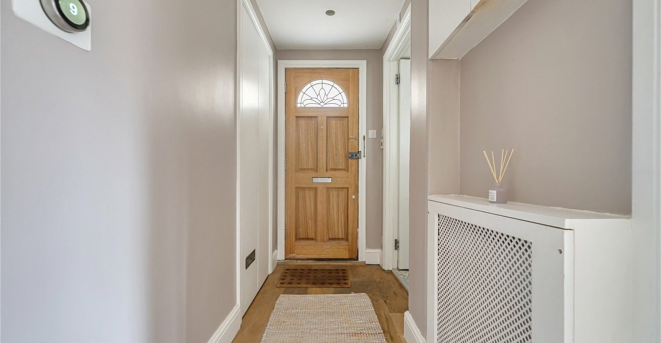 2 bedroom property for sale in London | Robinson Jackson