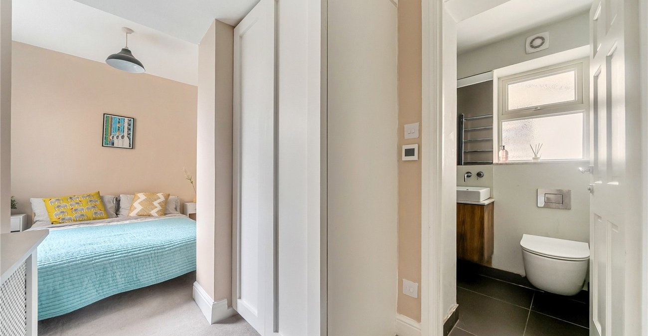 2 bedroom property for sale in London | Robinson Jackson