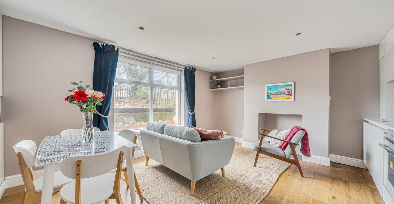 2 bedroom property for sale in London | Robinson Jackson